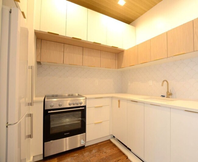 Building Photo - 140 Martense St