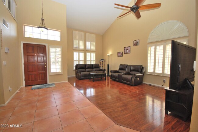 Building Photo - 1227 E Glenhaven Dr