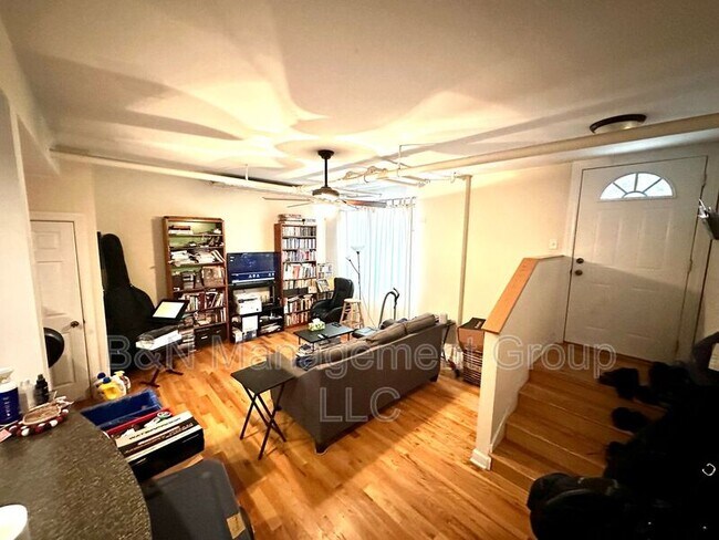Foto del edificio - 910 W Oakdale Ave
