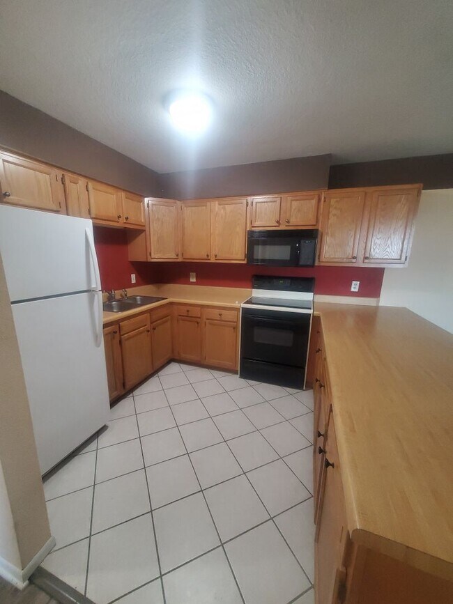 Foto del edificio - 2 Bedroom 1 Bath Upper Unit