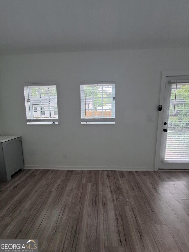 Foto del edificio - 1684 Sylvan Rd SW