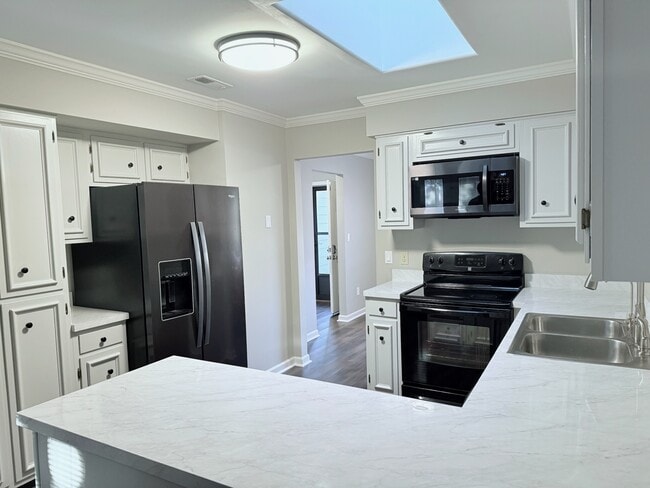 Photo - 1306 Leaside Ln House