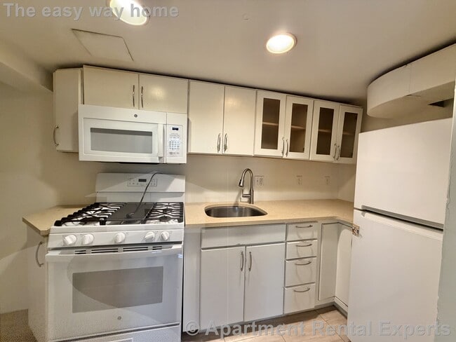 Building Photo - 167-169 Summer St Unit #B