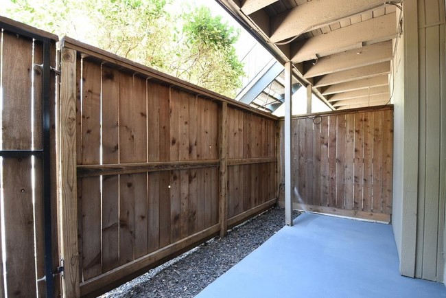 Building Photo - 5711 Sugar Hill Dr