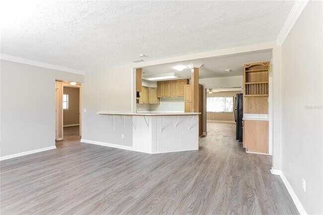 Building Photo - 911 Orangeview Dr