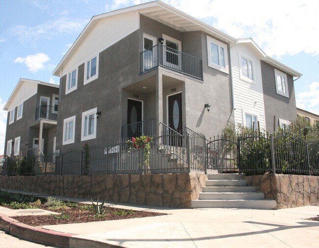 4870 St Elmo Dr, Los Angeles, CA 90019 Townhome Rentals in Los