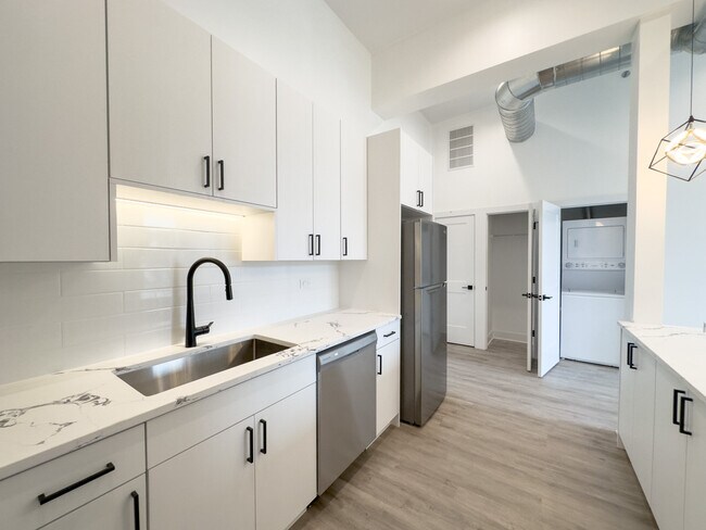 Foto del edificio - 4731 N Western Ave