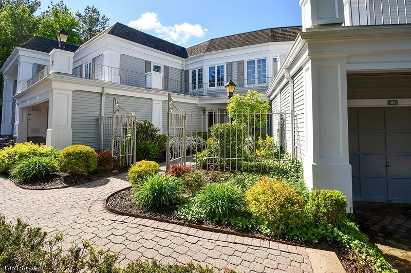 141 Terrace Dr, Chatham Township, NJ 07928 Room for Rent in Chatham