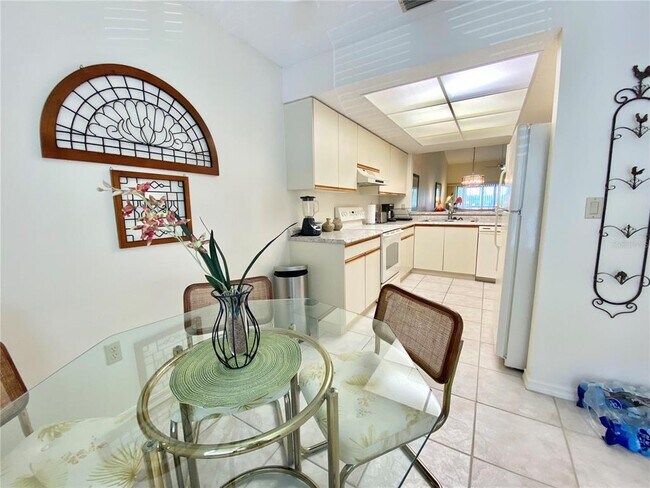 Foto del edificio - 6211 Timberlake Dr