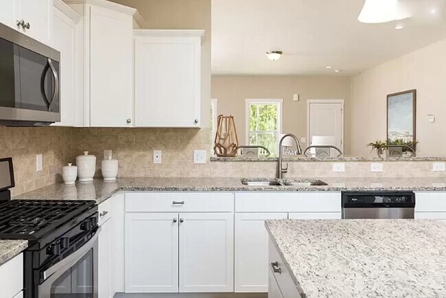 Foto del edificio - Outstanding Neighborhood in Saugatuck for Long Term Lease!