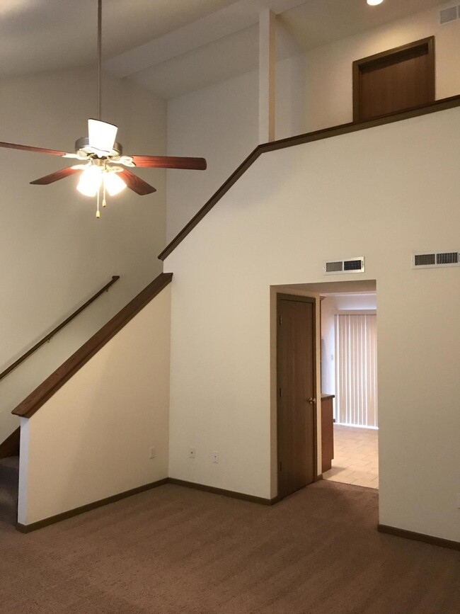 Building Photo - 517 Glenstone Dr