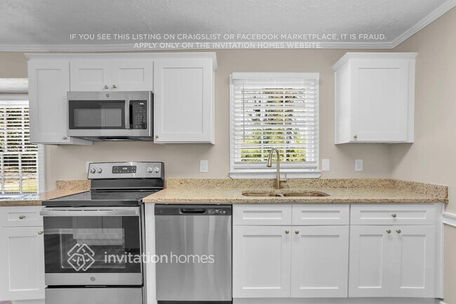 Building Photo - 4011 Colonial Dr SW