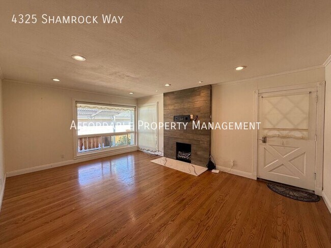 Foto del edificio - 4325 Shamrock Way