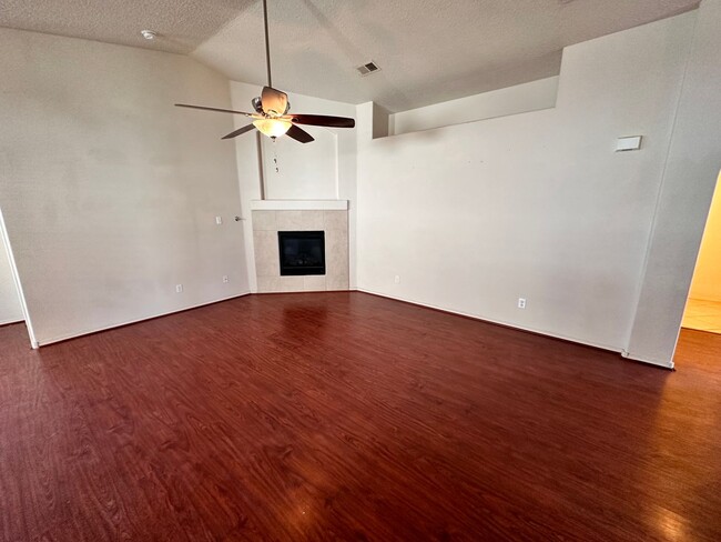 Building Photo - MOVE IN SPECIAL! 1/2 off 2nd months rent! ...