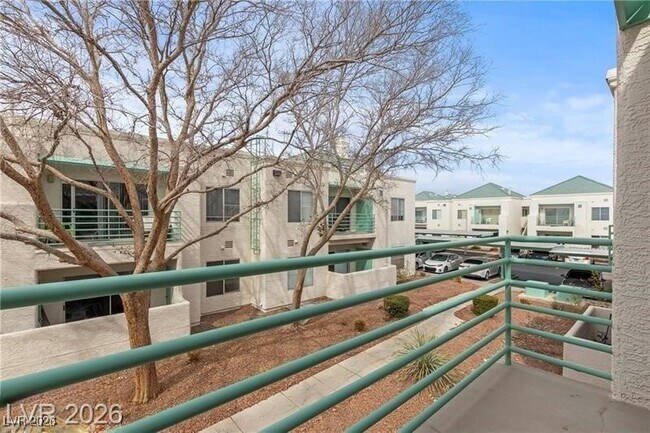 Foto del edificio - 7100 W Pirates Cove Rd