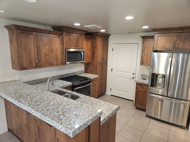 Foto del edificio - Convenient Park's Edge Townhouse