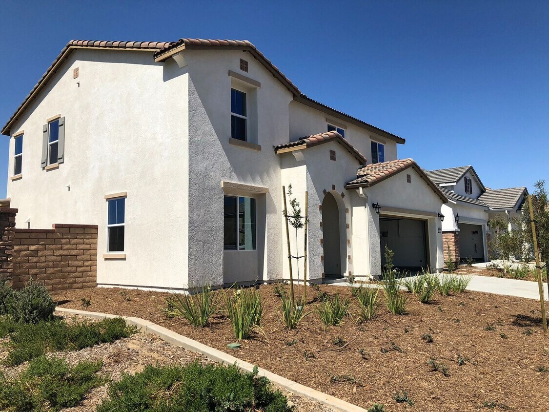 Primary Photo - Like New Audie Murphy Ranch Home with Solar