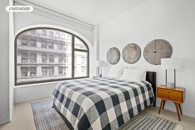 Building Photo - 130 William St