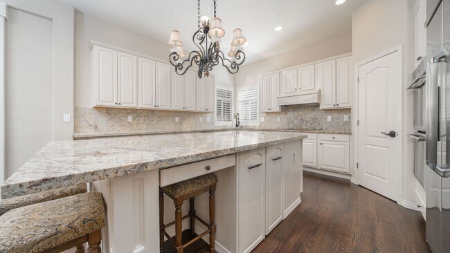Foto del edificio - Gorgeous Rancher Located in University Bluffs
