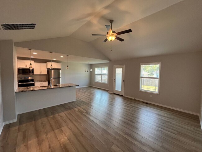 Foto del edificio - Beautiful Nearly New 3 Bed Home In Willard School District