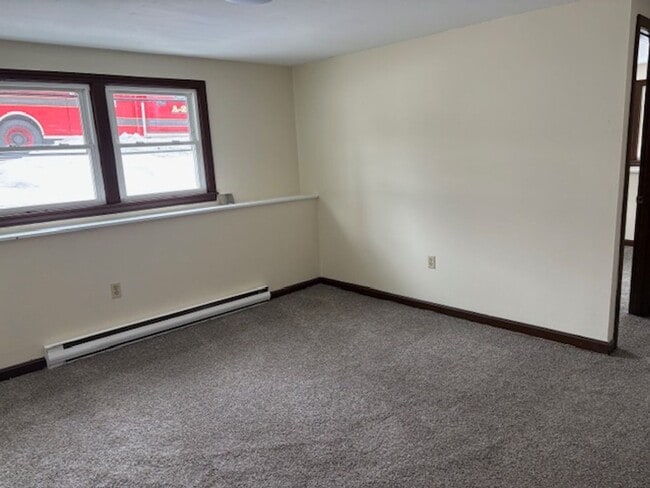 Building Photo - 35 Armory St