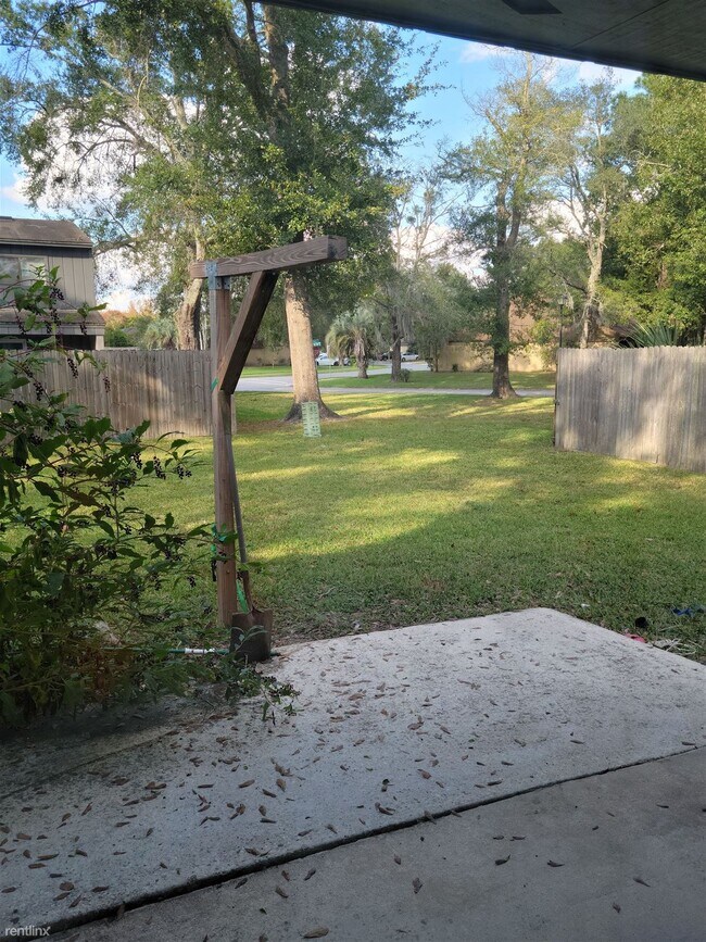 Building Photo - 2 br, 2 bath Townhome - 5535 Pinehill Ln