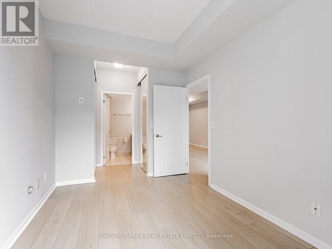 Building Photo - 219 Fort York Blvd