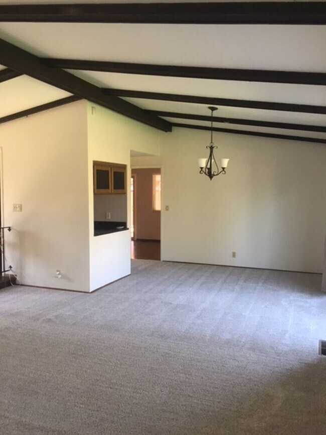 Foto del edificio - BIG PRICE REDUCTION! Dazzling Northgate ar...