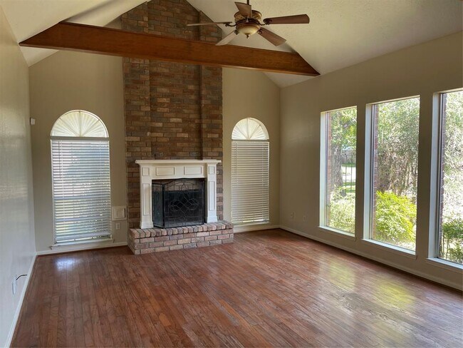 Foto del edificio - 15335 Glenwood Park Dr