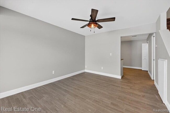 Foto del edificio - 874 N Main St