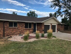 Building Photo - 828 Ulysses St