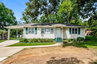 Building Photo - 828 5 Mile Rd