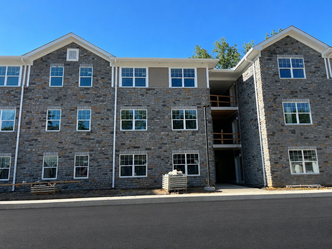 Building Photo - Riverside Landing