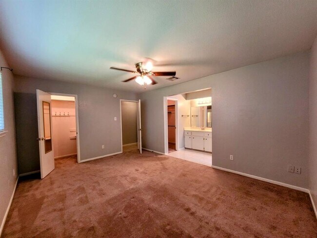 Foto del edificio - 13207 Frank Ln