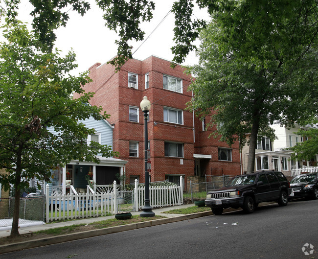 Foto del edificio - 710 Jefferson St Apartments
