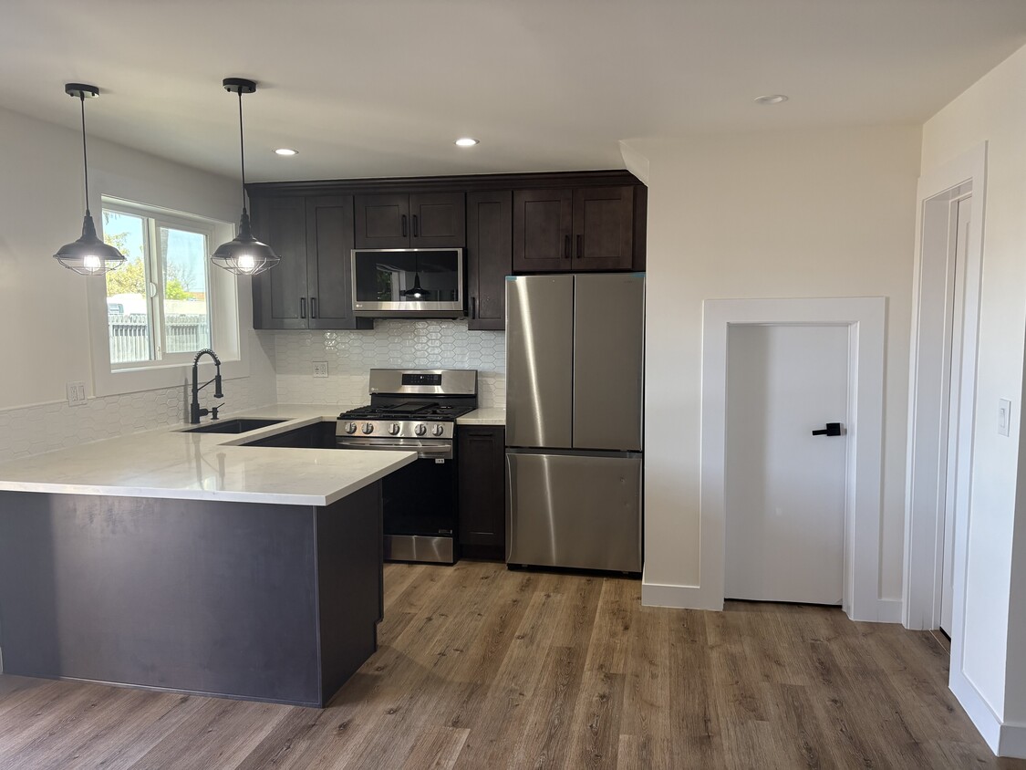 Kitchen - 7412 Budlong Ave
