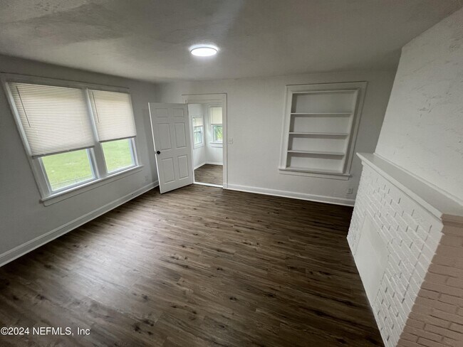 Building Photo - 451 Long Branch Blvd