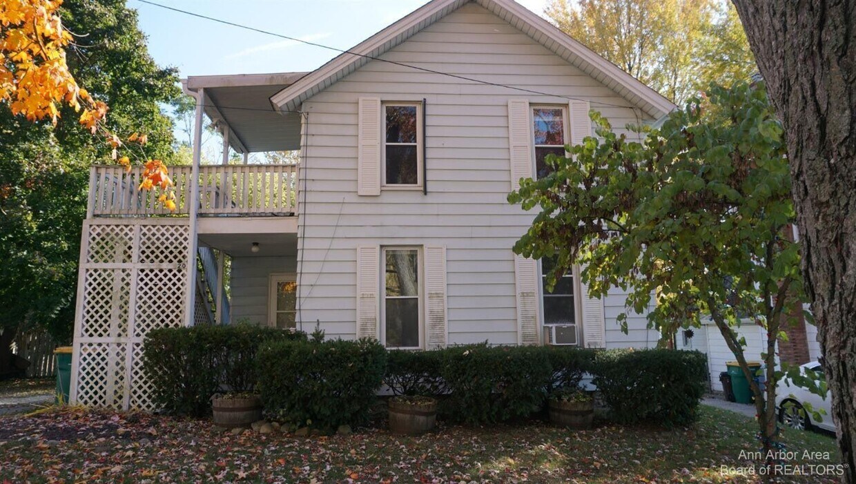 Foto principal - 207 W Henry St