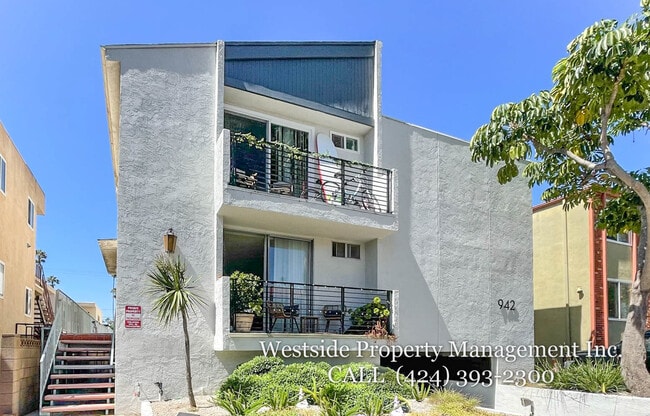 Building Photo - 942 7th St