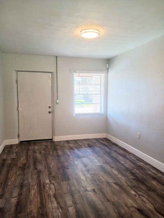 Building Photo - 1 BEDROOM Umatilla