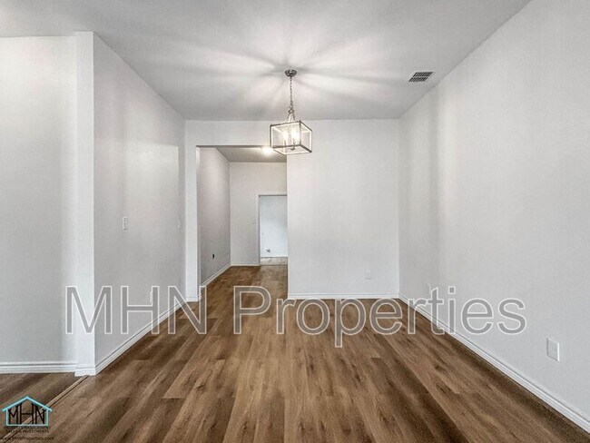 Building Photo - 811 Denver Blvd