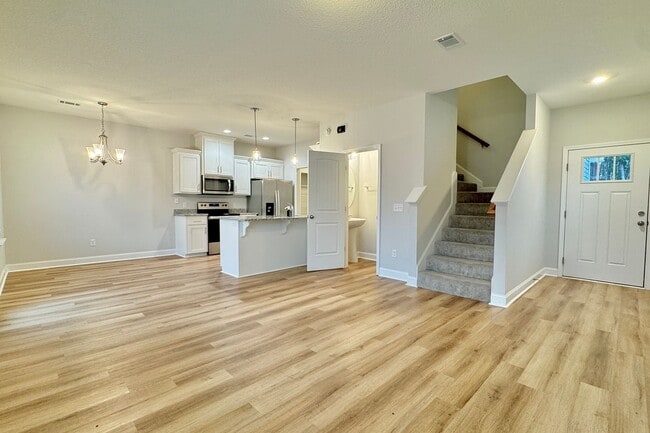 Foto del edificio - AVAILABLE NOW! (Pet Friendly)