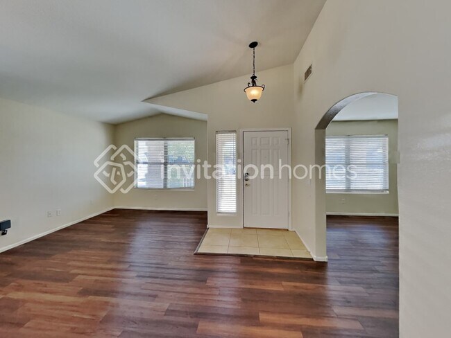 Building Photo - 11436 E Prairie Ave