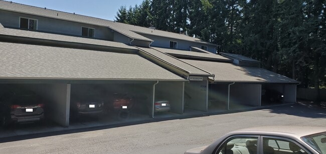 Cochera - 20620 60th Ave W