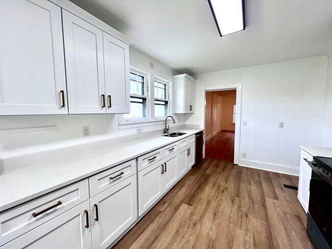 Building Photo - Charming Farmhouse in Chesapeake on .87 Acres