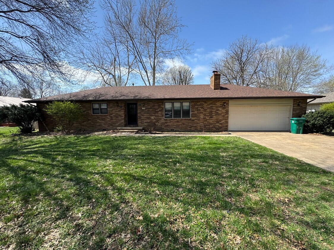 Primary Photo - 1003 Sunset Dr