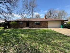 Building Photo - 1003 Sunset Dr