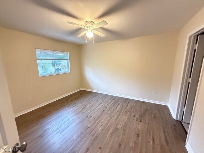 Foto del edificio - 2217 Leda Ave S