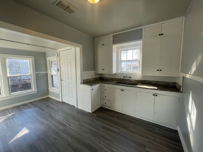 Foto del edificio - Super Cute Two Bedroom One Bath Home