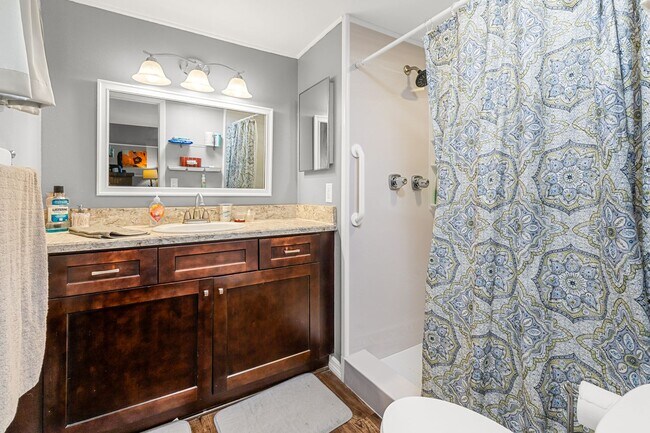 Foto del edificio - Two Master Suites, 3 Community Swimming Po...